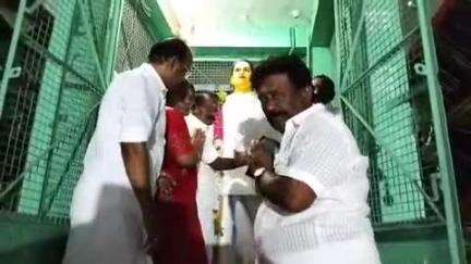 திருச்சுழி: மறையூர் வீரசோழன் உள்ளிட்ட பகுதிகளில் அதிமுக பூத் கமிட்டி நிர்வாகிகள் நியமனம் குறித்து ஆலோசனை கூட்டம்