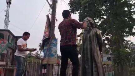 নওদা: আমতলা ত্রিকোণ পার্কে কবিগুরুর জন্মজয়ন্তীতে শ্রদ্ধাঞ্জলি – উপস্থিত নওদা ব্লক তৃণমূল সভাপতি শফিউজ্জামান সেখ