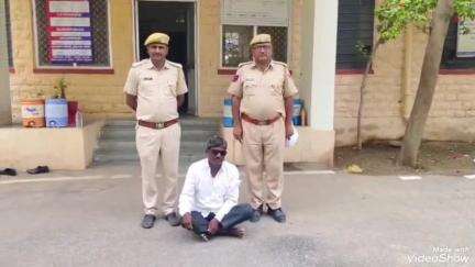 भीनमाल: रामसीन पुलिस ने 2 लीटर अवैध हथकढ़ शराब के साथ एक आरोपी को किया गिरफ्तार