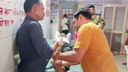 तालबेहट: तेरई फाटक क्षेत्र के हर्षपुर हाइवे 44 पर दो मोटरसाइकिलों की जोरदार टक्कर में चार लोग गंभीर रूप से घायल, अस्पताल लाया गया