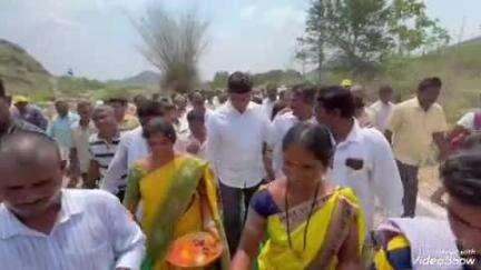గజపతినగరం: పరిశ్రమల స్థాపనకు ముందుకు రావాలి :కొండ కిండాంలో రాష్ట్ర మంత్రి కొండపల్లి శ్రీనివాస్