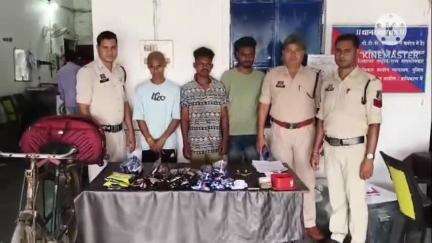 सिटी कोतवाली सारंगढ़ की पुलिस ने चोरी के पांच प्रकरण में तीन आरोपियों को किया गिरफ्तार