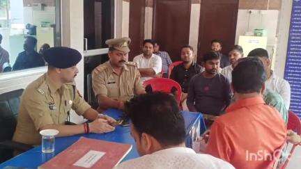 नजीबाबाद: थाना समाधान दिवस के अवसर पर नजीबाबाद थाना प्रांगण में पुलिस क्षेत्राधिकारी ने सुनी जन शिकायतें