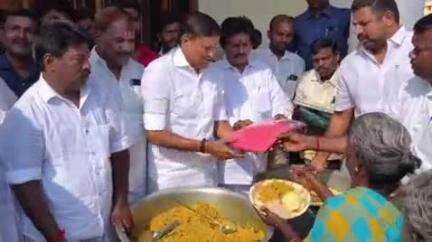 கடலூர்: முன்னாள் முதலமைச்சர் எடப்பாடி பழனிச்சாமியின் பிறந்த நாளை முன்னிட்டு பாதி குப்பத்தில் அதிமுக சார்பில் நலத்திட்ட உதவிகள் வழங்கப்பட்டன