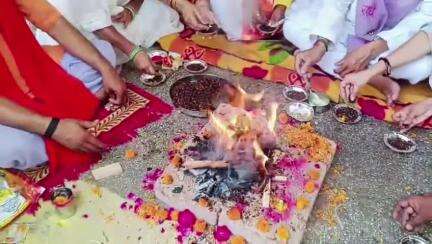 गोवर्धन: सिंदूर का हिसाब, नारी शक्ति का जवाब..मंदिरों में हवन-पूजन, के साथ आई ये आवाज
