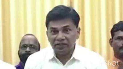 दोडामार्ग: रुग्‍णवाहिकेची सोय करा अन्‍यथा जिल्‍हाधिकारी कार्यालयासमोर ठिय्‍या आंदोलन : उबाठा गटाचे जिल्‍हाध्‍यक्ष बाबुराव धुरी
