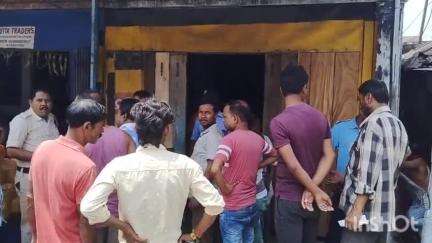 আলিপুরদুয়ার ১: জামতলা এলাকায় দোকান থেকে ব্যবসায়ীর ঝুলন্ত দেহ উদ্ধার,ময়নাতদন্ত হবে জেলা হাসপাতালে
