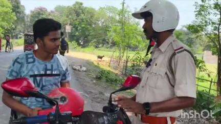 রতুয়া ১: ঘাসিরাম মোড় এলাকায় পুলিশ প্রশাসনের তরফে অসতর্ক মোটর বাইক চালকদের জন্য অভিযান
