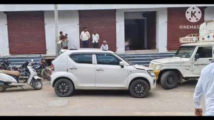 ಗೋಕಾಕ: ಗೋಕಾಕ ಪಟ್ಟಣದಲ್ಲಿ ಹಾಡು ಹಗಲೇ ನಿಂತಿದ್ದ ಕಾರಿನಲ್ಲಿದ್ದ ಹಣ‌ ಕದ್ದ ಕಳ್ಳರು ಪಟ್ಟಣದಲ್ಲಿ ಪೊಲೀಸರಿಂದ ತನಿಖೆ ಚುರುಕು