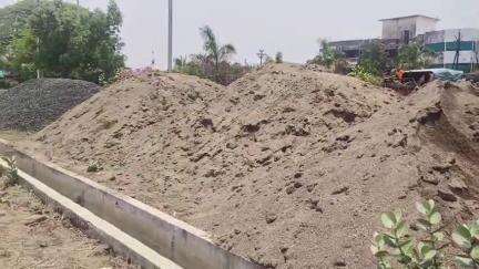 वणी: 25 ब्रास बेवारस रेती साठा जप्त महसूल विभागाची गुप्ता लेआऊट येथे कारवाई, घरकुल लाभार्थ्यांना महसूल कडून रेतीचे वाटप