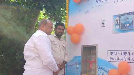 હાલોલ: ગોવિંદપુરી ગામે સન ફાર્મા કંપની દ્વારા મૂકવામાં આવેલ વોટર એટીએમ નું ધારાસભ્ય જયદ્રથસિંહ પરમારના હસ્તે લોકાર્પણ કરાયું