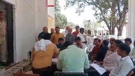 शोहरतगढ़: नायब तहसीलदार की अध्यक्षता में थाना चिल्हिया में थाना समाधान दिवस कार्यक्रम का आयोजन किया गया