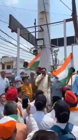 जसपुर: जसपुर में सैनिकों के सम्मान में सुभाष चौक पर तिरंगा यात्रा रैली निकाली गई