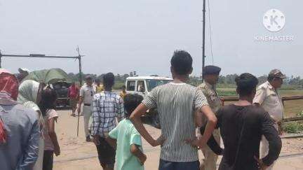 चंडी: दनियावां बिहारशरीफ रेलखंड पर राजन बिगहा के पास फाटक बंद करने पहुंचे रेलवे अधिकारी, ग्रामीणों के विरोध के बाद लौटे वापस