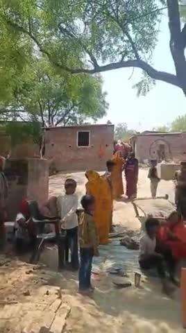 मुहम्मदाबाद गोहना: इटौरा गांव में फंदे से लटकता मिला नाबालिक लड़की का शव, जांच में जुटी पुलिस