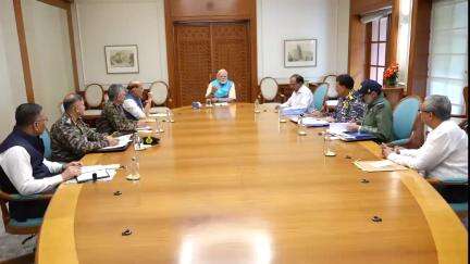 ऑपरेशन सिंदूर पर प्रधानमंत्री नरेंद्र मोदी ने रक्षा मंत्री और तीनों सेना के प्रमुखों से अपने आवास पर मुलाक़ात की