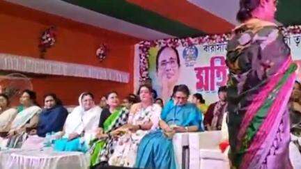বারাসাত ১: বারাসাত সাংগঠনিক জেলা তৃণমূল মহিলা কংগ্রেসের উদ্যোগে মধ্যমগ্রামে মহিলা সম্মেলন, উপস্থিত মন্ত্রী, সাংসদ ও জেলার সভাধিপতি