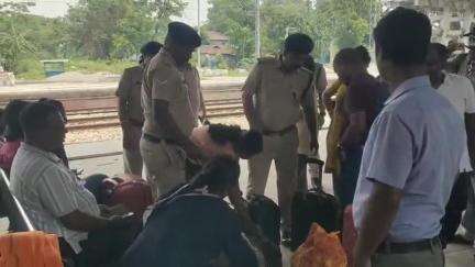 কালচিনি: যুদ্ধ আবহে তৎপর রেলওয়ে পুলিশও, হাসিমারা সহ একাধিক রেল স্টেশন কড়া চেকিং