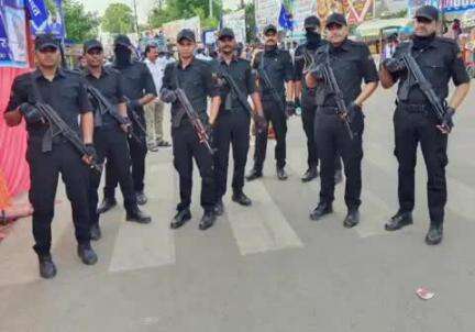 सुल्तानपुर: AK-47 से लैस पुलिसकर्मी अलर्ट, सुलतानपुर में हाईवे और प्रमुख स्थानों पर कड़ी निगरानी