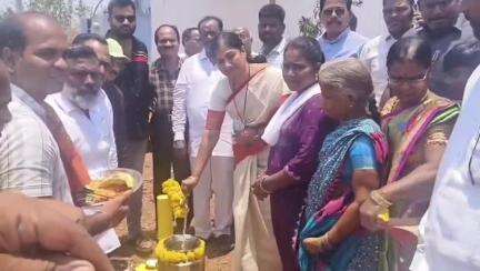 శ్రీకాకుళం: పలాస మండలం  కొసంగిపురం సమీపంలో ఉన్న ఎన్టీఆర్ హౌసింగ్ కాలనీలకు ఇంటింటికి మంచినీటి కుళాయిలు ప్రారంభించిన ఎమ్మెల్యే శిరీష