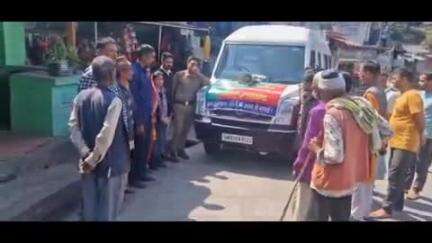 पाटी: देवीधुरा क्षेत्र में वन विभाग ने मोबाइल वैन के माध्यम से वनाग्नि के प्रति लोगों को किया जागरूक