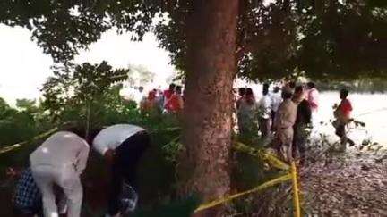सिकंदरपुर: खरीद दियारे में मिला कटा हाथ और पैर, पुलिस टीम के साथ फॉरेंसिक टीम जुटी जांच में