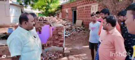 ಲಕ್ಷ್ಮೇಶ್ವರ: ಹರದಗಟ್ಟಿ ಗ್ರಾಮದಲ್ಲಿ ಪಿಎಂ ಆವಾಸ್ ಯೋಜನೆಯ ಫಲಾನುಭವಿಗಳ ಸರ್ವೆ ಕಾರ್ಯ ಪರಿಶೀಲಿಸಿದ ಶಾಸಕ ಲಮಾಣಿ ಭೇಟಿ