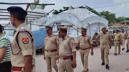 बाह: बटेश्वर धाम पहुंचे DIG शैलेश पाण्डेय, पूजा-अर्चना और नौका विहार किया