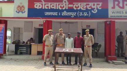 लहरपुर: जलुहापुर स्थित आम की बाग से पुलिस ने चोरी की योजना बनाते समय 2 शातिर चोरों को उपकरण और अवैध शस्त्र के साथ किया बंदी