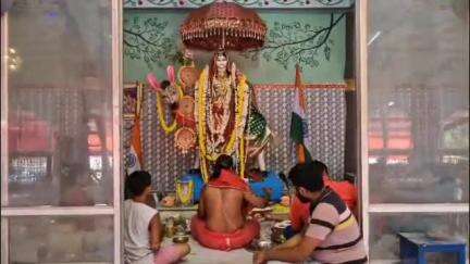 ব্যারাকপুর ২: ভারতীয় সেনাবাহিনীর মঙ্গল কামনায় শ্রী শ্রী আদি বৈশাখী শীতলা মাতার পুজোয় বিশেষ পুজো আয়োজন করা হলো ব্যারাকপুরে