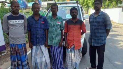 இராமேஸ்வரம்: இலங்கை சிறையில் இருந்து விடுதலை செய்யப்பட்ட மீனவர்கள் அக்காள்மடம் வந்தடைந்தனர்