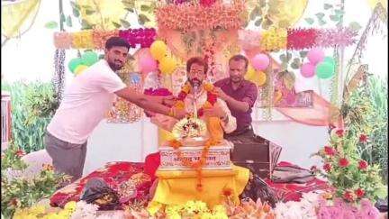 क़न्नौज के ग्राम टूसाबरी में श्रीमद भागवत कथा का हुआ आयोजन, कथावाचक ने सुनाया कृष्ण रास लीला का प्रसंग