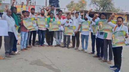 సిర్పూర్ టి: డబ్బా గ్రామంలో సోమవారం కొమరం భీం విగ్రహావిష్కరణ, మంత్రి సీతక్క బహిరంగ సభను విజయవంతం చేయాలని కోరిన కాంగ్రెస్ నాయకులు