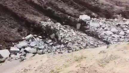 माळशिरस: पिलीव येथील भगदाड पडलेल्या निरा उजवा कालव्याच्या दुरुस्तीचे काम युद्धपातळीवर सुरू