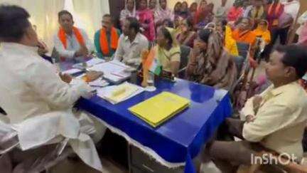 धमतरी: ग्राम अछोटा के प्रतिनिधि मंडल और ग्रामवासियों ने मूलभूत सुविधाओं को लेकर महापौर से की मुलाकात