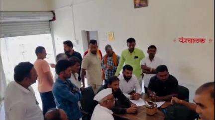 सिल्लोड: शिवना गावाचा वीज पुरवठा नेहमीच खंडित संतप्त नागरिकांनी महावितरण कार्यालय शिवना इथे निवेदन देऊन पुरवठा सुरळीतची मागणी
