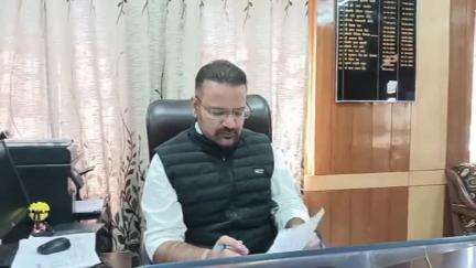 दाड़लाघाट: बीडीओ कुनिहार कंवर तन्मय सिंह ने पंचायतों से प्रशासन द्वारा जारी दिशा निर्देशों का सख्ती से पालन करवाने का किया आग्रह