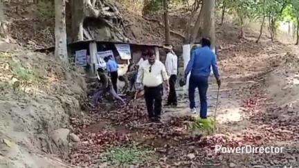 तामिया: तामिया के तूलतूला पहाड़ पर जन अभियान परिषद ने चलाया स्वच्छता अभियान, जल संरक्षण की शपथ दिलाई