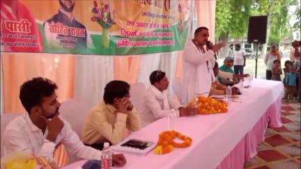 ज्ञानपुर: ज्ञानपुर के पुरानी बाजार में आयोजित जन चौपाल में पिछड़ा आयोग के सदस्य ने दी योजनाओं की जानकारी