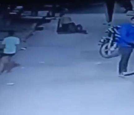 रुद्रपुर: ट्रांजिट कैंप थाना क्षेत्र में युवक से मारपीट का सीसीटीवी वीडियो आया सामने, पुलिस ने शुरू की जांच
