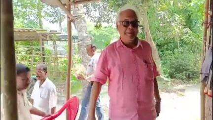 জলপাইগুড়ি: ৪৯১ পেয়ে উচ্চ মাধ্যমিকে রাজ্যে সপ্তম তিস্তা পাড়ের কোয়েল গোস্বামীর বাড়িতে বিধায়ক