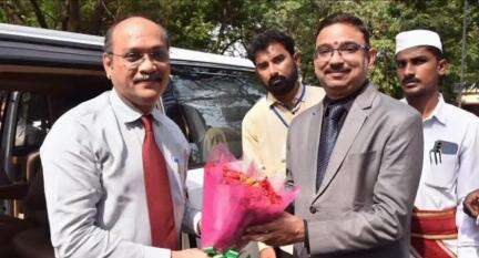 గుంటూరు: నగరానికి విచ్చేసిన రాష్ట్ర హైకోర్టు చర్చి జయసూర్య కు స్వాగతం పలికిన జిల్లా ప్రధాన న్యాయమూర్తి బి. సాయి కళ్యాణ చక్రవర్తి