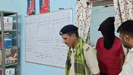 ओबरा: ओबरा थाने की पुलिस ने सोशल मीडिया पर देसी कट्टा के साथ वीडियो बनाने वाले युवक को एकौना गांव से किया गिरफ्तार