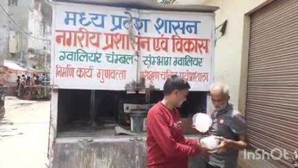 अंबाह: अंबाह में नगर पालिका द्वारा बनाई गई सड़कों की गुणवत्ता पर खड़े हुए सवाल, ग्वालियर से आई टीम ने की जांच