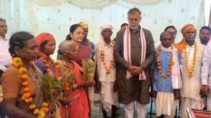 लालबर्रा: देव नदी के उद्गम स्थल चौरिया पहुंचे मंत्री प्रह्लाद पटेल, ग्राम विकास की सौगातें दीं, डाबरी-लांजी मार्ग मार्च 2026 तक बनेगा