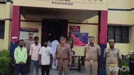 जसराना: मोहल्ला सूरजपुरा में जुआ खेलते हुए तीन आरोपियों को पुलिस ने किया गिरफ्तार, मौके से नगदी और ताश की गड्डी बरामद