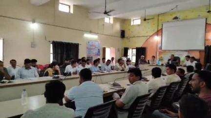 रेवदर: रेवदर के पंचायत समिति सभागार में भारत-पाक तनाव के मद्देनज़र पूर्व तैयारी को लेकर उपखड़ अधिकारी की अध्यक्षता में हुई बैठक