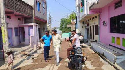 जीरापुर: जीरापुर नगर की देवनारायण कॉलोनी में सीसी रोड निर्माण कार्य का अध्यक्ष प्रतिनिधि ने किया निरीक्षण
