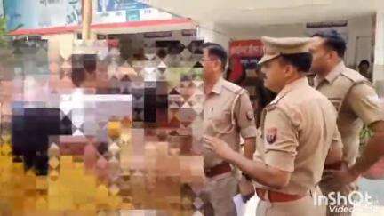धामपुर: धामपुर के नगीना मार्ग पर अस्पताल में दवाई लेने गई युवती ने चिकित्सक पर अश्लीलता का आरोप लगाया, कार्रवाई की मांग की