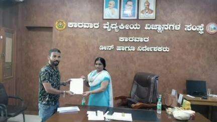 ಕಾರವಾರ: ಡಾ. ಶಿವಾನಂದ ಕುಡ್ತರಕರ ರನ್ನು ಮಾತೃ ಇಲಾಖೆಗೆ ಮರಳಿಸಿ ಕ್ರಿಮ್ಸ್ ನಿರ್ದೇಶಕರಿಗೆ ಜಿಲ್ಲಾ ವಿದ್ಯಾರ್ಥಿ ಒಕ್ಕೂಟ ಮನವಿ: ನಗರದಲ್ಲಿ ರಾಘು ನಾಯ್ಕ